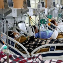 Brasil supera las 400.000 muertes por covid con los hospitales aún atestados