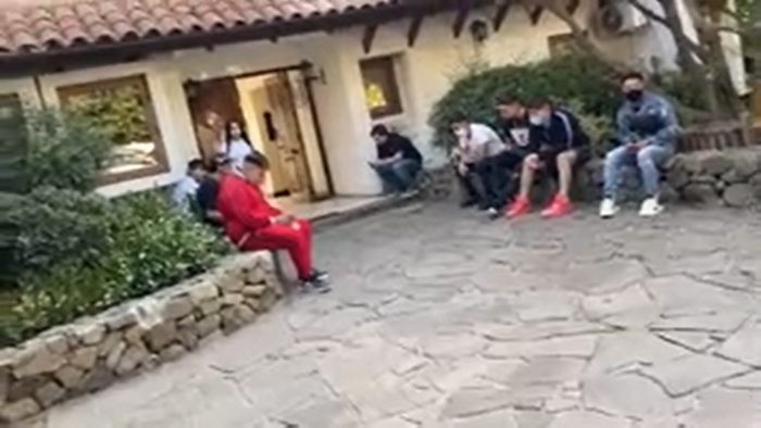Detienen a 10 personas en fiesta clandestina realizada en Peñalolén: entre ellos se encuentra propietario de sello musical Detienen a 10 personas en fiesta clandestina realizada en Peñalolén: entre ellos se encuentra propietario de sello musical