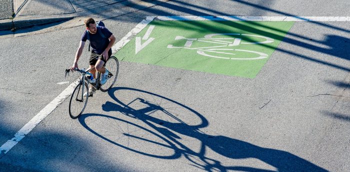 La bicicleta es diez veces más importante que el auto eléctrico para reducir emisiones en las ciudades La bicicleta es diez veces más importante que el auto eléctrico para reducir emisiones en las ciudades