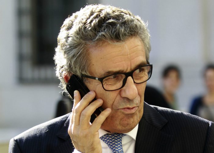 No hay descanso en Blanco y Negro: Larraín Vial rematará más de 30 millones de acciones de la concesionaria No hay descanso en Blanco y Negro: Larraín Vial rematará más de 30 millones de acciones de la concesionaria