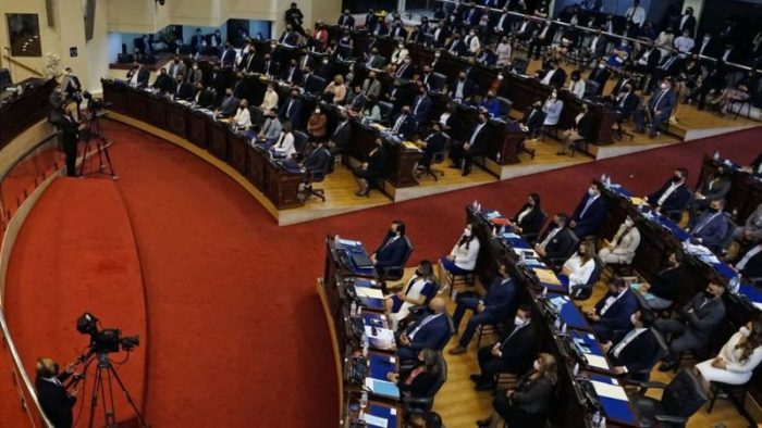 El Salvador: la nueva Asamblea Legislativa, afín a Bukele, destituye a los jueces del Constitucional y al fiscal general El Salvador: la nueva Asamblea Legislativa, afín a Bukele, destituye a los jueces del Constitucional y al fiscal general