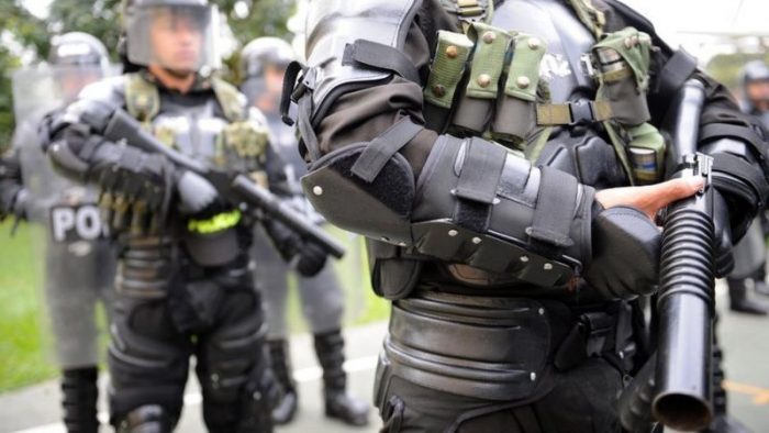Protestas en Colombia: qué es el Esmad, el cuestionado escuadrón antidisturbios señalado por las muertes de manifestantes en ese país Protestas en Colombia: qué es el Esmad, el cuestionado escuadrón antidisturbios señalado por las muertes de manifestantes en ese país