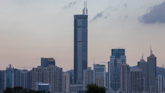 Rascacielos chino de 300 metros tambalea y provoca masiva evacuación Rascacielos chino de 300 metros tambalea y provoca masiva evacuación