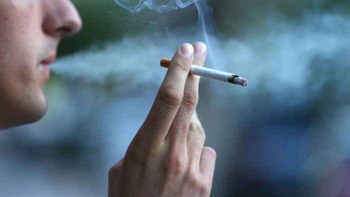 Tabaquismo: por qué el número de fumadores en el mundo ha llegado a un nuevo récord (y qué pasa en América Latina)