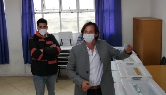 De la cancha a los municipios: Ali Manouchehri, el ninguneado candidato por pasado futbolista, lidera listado de deportistas que ganaron en las elecciones De la cancha a los municipios: Ali Manouchehri, el ninguneado candidato por pasado futbolista, lidera listado de deportistas que ganaron en las elecciones