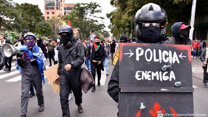 Colombia: Duque ofrece revisar polémica reforma tributaria tras protestas Colombia: Duque ofrece revisar polémica reforma tributaria tras protestas