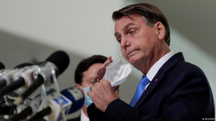 Bolsonaro insinúa que China creó el coronavirus para lanzar «guerra química» Bolsonaro insinúa que China creó el coronavirus para lanzar