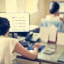 Trabajar más de 55 horas semanales aumenta el riesgo de muerte según OMS