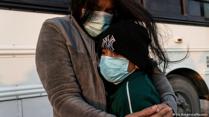 Estados Unidos comenzará a reunir a las familias de migrantes separadas Estados Unidos comenzará a reunir a las familias de migrantes separadas