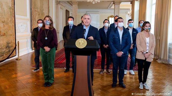 Duque pide retirar proyecto de reforma tributaria que provocó protestas en Colombia Duque pide retirar proyecto de reforma tributaria que provocó protestas en Colombia
