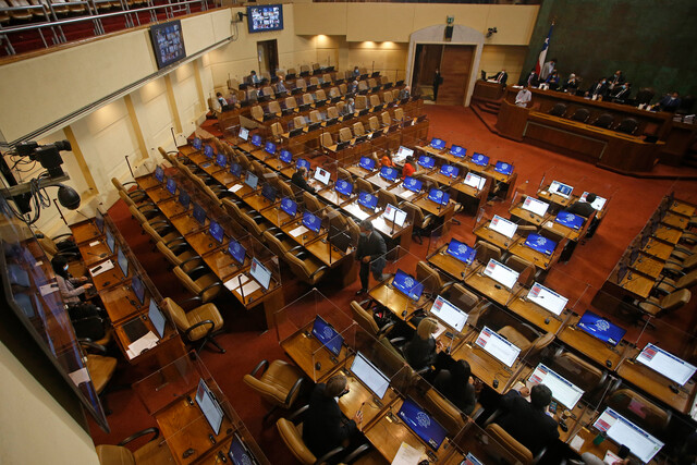 Cámara de Diputados aprueba en general proyecto que establece feriado irrenunciable en el comercio para elecciones de mayo Cámara de Diputados aprueba en general proyecto que establece feriado irrenunciable en el comercio para elecciones de mayo