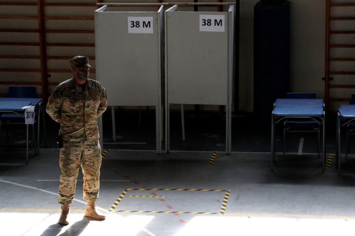 Noche clave para el resguardo de votos: Servel asegura que «se dará confianza al proceso» y Ejército afirma que «siempre hemos custodiado» los sufragios Noche clave para el resguardo de votos: Servel asegura que