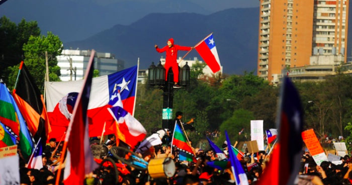 Fin a lo viejo, bienvenido lo nuevo: naipe político se baraja sobre las cenizas de Chile Vamos y la ex Concertación Fin a lo viejo, bienvenido lo nuevo: naipe político se baraja sobre las cenizas de Chile Vamos y la ex Concertación
