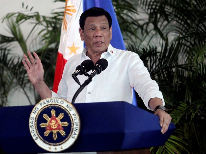 Otra de Duterte: Presidente filipino ordena arrestar a personas que tengan mal puesta la mascarilla Otra de Duterte: Presidente filipino ordena arrestar a personas que tengan mal puesta la mascarilla