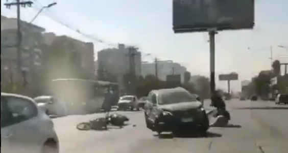 Conductor atropella a motorista frente a comisaría de San Miguel: incluyó amenazas de muerte Conductor atropella a motorista frente a comisaría de San Miguel: incluyó amenazas de muerte