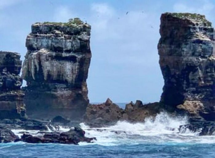 El reconocido punto turístico de la Isla Galápagos “Arco de Darwin” se derrumbó tras erosión natural El reconocido punto turístico de la Isla Galápagos “Arco de Darwin” se derrumbó tras erosión natural