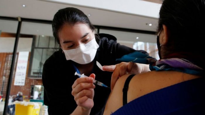 Comisión de Trabajo del Senado aprueba en general proyecto que crea permiso laboral para que trabajadores acudan a vacunarse Comisión de Trabajo del Senado aprueba en general proyecto que crea permiso laboral para que trabajadores acudan a vacunarse