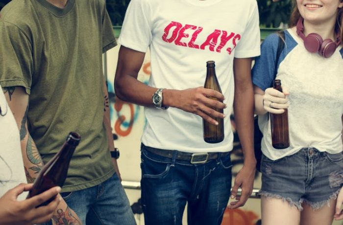 ¿Qué factores predisponen a la adicción al alcohol durante la adolescencia? ¿Qué factores predisponen a la adicción al alcohol durante la adolescencia?