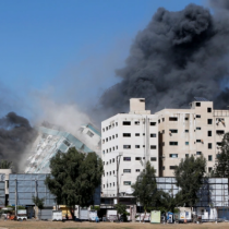Edificio de prensa internacional colapsa tras bombardeo israelí en Gaza