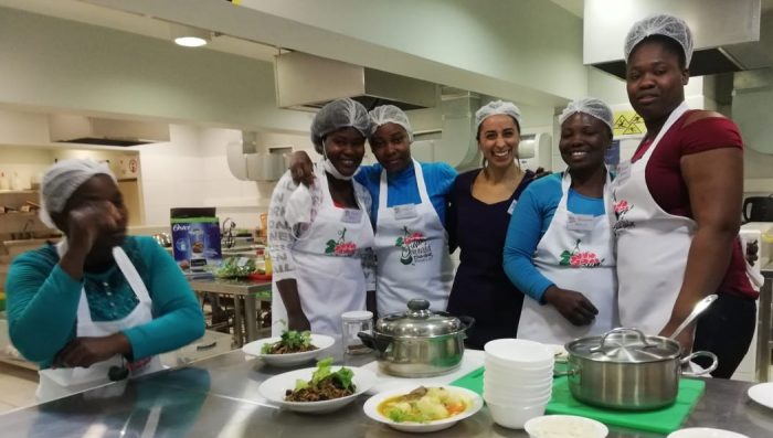 Equipo integrado por comunidades migrantes y académicos U. de Chile lanza recetario chileno-haitiano Equipo integrado por comunidades migrantes y académicos U. de Chile lanza recetario chileno-haitiano