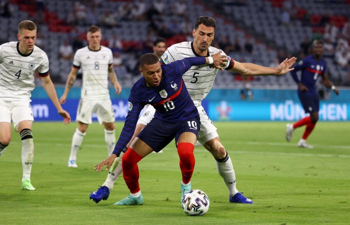 Con autogol de Hummels, Francia supera por la cuenta mínima a Alemania en la Eurocopa