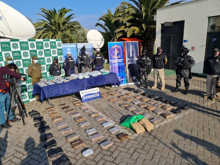 Armada incauta 123 kilos de droga transportada por mar desde Perú