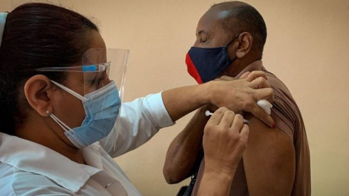 «Los países ricos se comportaron peor que en las peores pesadillas»: las duras palabras de The Lancet sobre el fracaso del mecanismo Covax