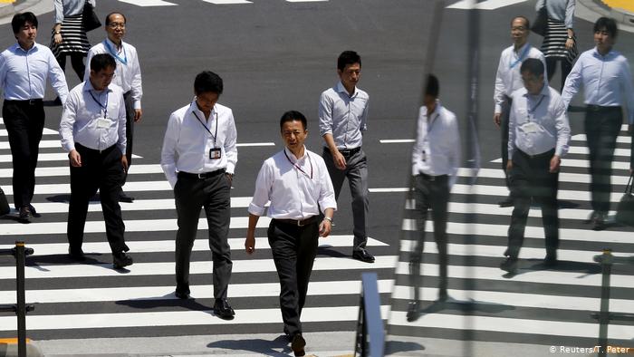 Japón propone semana laboral de cuatro días para evitar estrés e impulsar la economía
