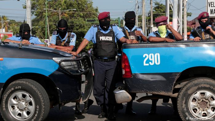Crece éxodo de periodistas y disidentes por cacería de opositores en Nicaragua