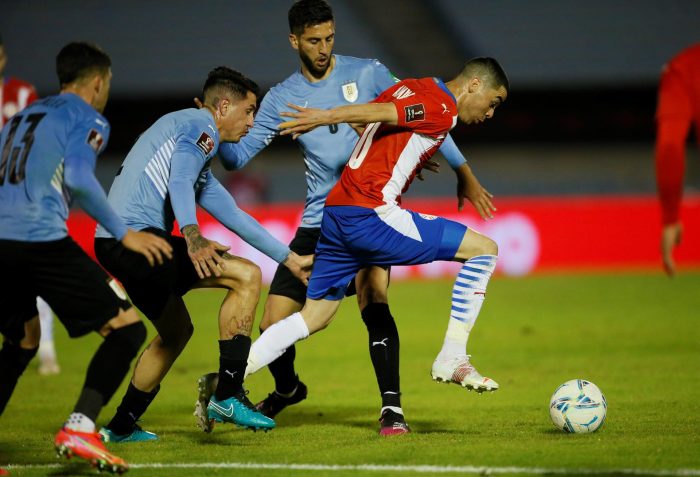 Uruguay y Paraguay empatan con polémica por gol anulado Uruguay y Paraguay empatan con polémica por gol anulado