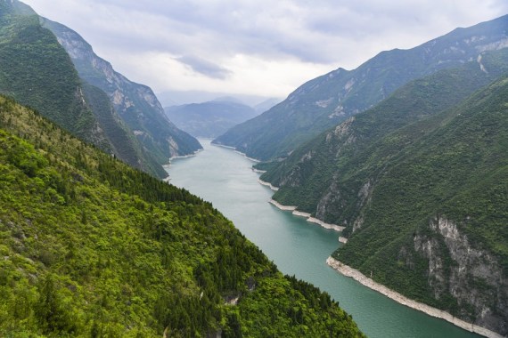 China asegura que ha logrado un “notable progreso” para controlar contaminación de río Yangtze: más de 550 empresas del sector fueron reubicadas o transformadas