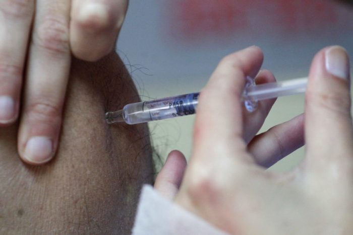 ISP mantiene pausa en inoculación de vacuna anticovid de AstraZeneca para menores de 45 años