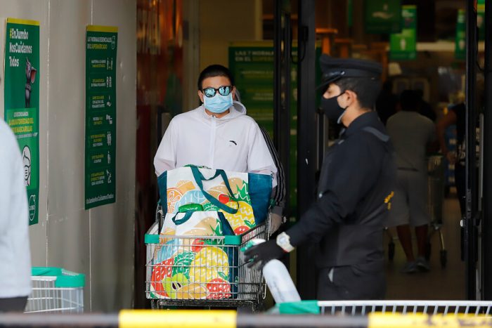 Sernac envía advertencia a supermercados tras reclamos por maltrato de guardias