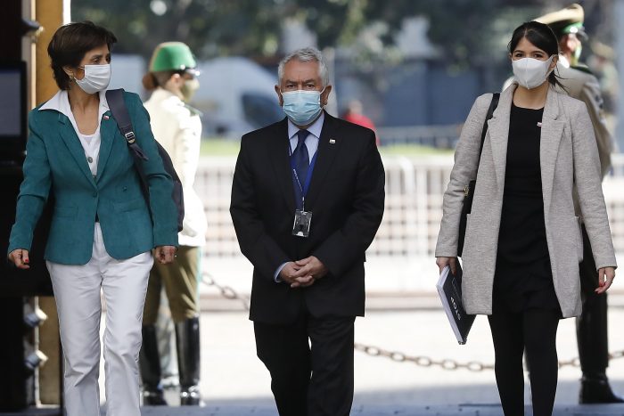 Más de 200 expertos están convocados a reunión con el Minsal para revisar el Plan Paso a Paso Más de 200 expertos están convocados a reunión con el Minsal para revisar el Plan Paso a Paso
