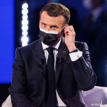 Hombre abofetea al presidente Macron en visita al sureste de Francia