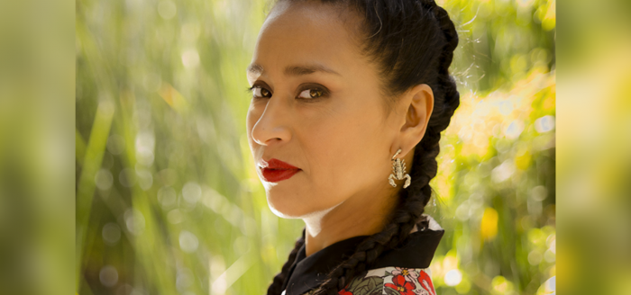 Carmen Lienqueo, artista mapuche, obtuvo el reconocimiento como Mejor Artista de Música de Raíz en los Premios Pulsar Carmen Lienqueo, artista mapuche, obtuvo el reconocimiento como Mejor Artista de Música de Raíz en los Premios Pulsar