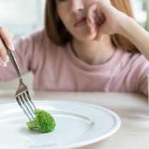 Trastornos alimentarios aumentaron un 30% entre adolescentes chilenos durante la pandemia