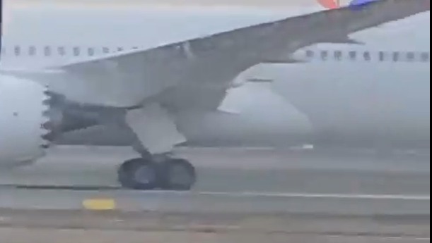 Avión Latam sufre desperfecto técnico al aterrizar en Aeropuerto de Santiago: se reventaron los neumáticos Avión Latam sufre desperfecto técnico al aterrizar en Aeropuerto de Santiago: se reventaron los neumáticos