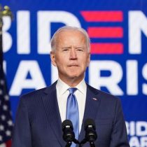 Biden extiende la lista de empresas chinas prohibidas para la inversión estadounidense