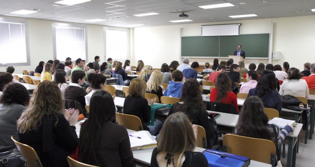 Fondos concursables para educación superior: hacia una política de Estado Fondos concursables para educación superior: hacia una política de Estado