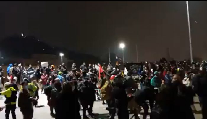 Viernes de manifestaciones en Plaza Italia: asistentes piden liberar a presos del estallido Viernes de manifestaciones en Plaza Italia: asistentes piden liberar a presos del estallido