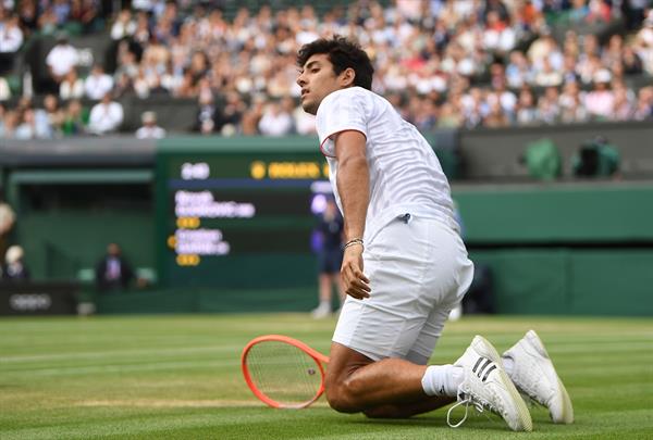 ‘Gago’ no pudo ante el número 1: Cristian Garín cayó ante Novak Djokovic cerrando una buena participación en Wimbledon 'Gago' no pudo ante el número 1: Cristian Garín cayó ante Novak Djokovic cerrando una buena participación en Wimbledon