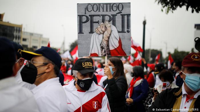 Seguidores de Keiko Fujimori atacan a ministros durante marcha Seguidores de Keiko Fujimori atacan a ministros durante marcha