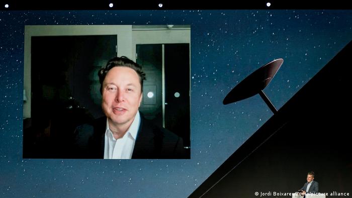 Elon Musk prevé que en agosto habrá cobertura de Internet «en todo el mundo» gracias a Starlink y sus 1.500 satélites Elon Musk prevé que en agosto habrá cobertura de Internet