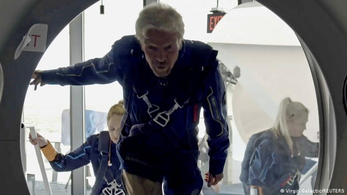 Multimillonario Richard Branson realiza su primer vuelo espacial Multimillonario Richard Branson realiza su primer vuelo espacial