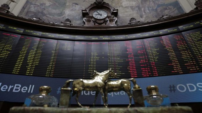 El día después de las primarias en el mercado: la bolsa reacciona al alza y el empresariado destaca que “los extremos van quedando fuera y eso es bueno para Chile” El día después de las primarias en el mercado: la bolsa reacciona al alza y el empresariado destaca que “los extremos van quedando fuera y eso es bueno para Chile”