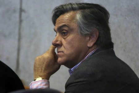 Lavín suma el voto de un acusado de cohecho: Longueira reaparece y saca la carta de Venezuela para apoyar al candidato de la UDI Lavín suma el voto de un acusado de cohecho: Longueira reaparece y saca la carta de Venezuela para apoyar al candidato de la UDI