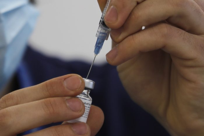 Minsal entrega reporte sobre efectividad de vacunas Sinovac, Pfizer y Astrazeneca: mantienen altos niveles para evitar hospitalización, ingreso a UCI y muerte Minsal entrega reporte sobre efectividad de vacunas Sinovac, Pfizer y Astrazeneca: mantienen altos niveles para evitar hospitalización, ingreso a UCI y muerte