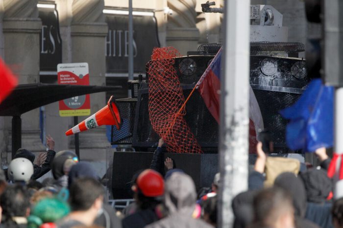 Convención en pausa: Constituyentes Garín y Stingo llaman al Gobierno a hacerse cargo y retirar a FF.EE. de las calles Convención en pausa: Constituyentes Garín y Stingo llaman al Gobierno a hacerse cargo y retirar a FF.EE. de las calles