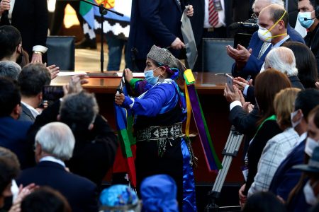 Quien Es Elisa Loncon La Profesora Mapuche Elegida Presidenta De La Convencion Constituyente De Chile El Mostrador